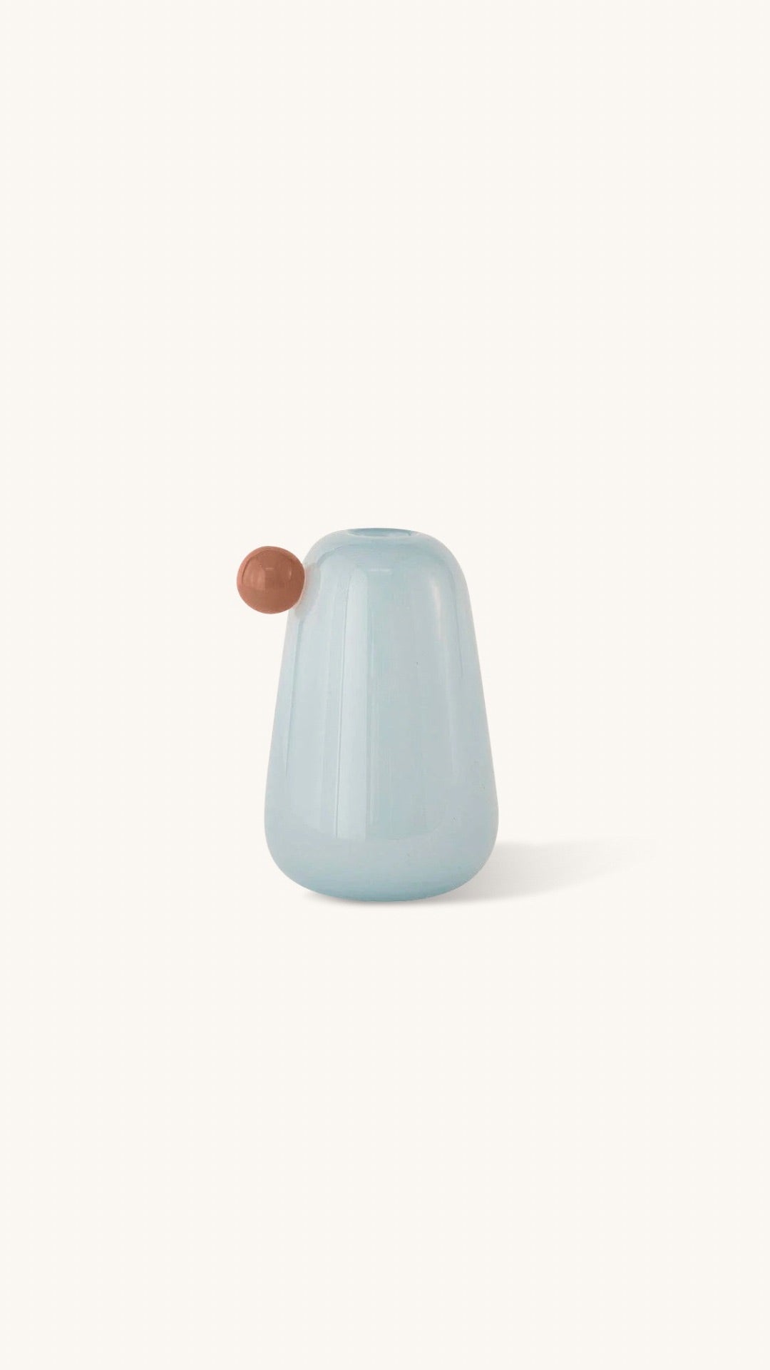 inka vase in ice blue